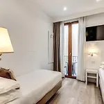 Готель Hotel Sorrento City