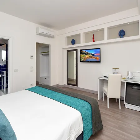 Hotel Sorrento City מלון