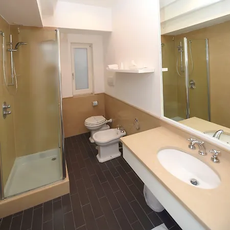 Hotel Sorrento City מלון 3*