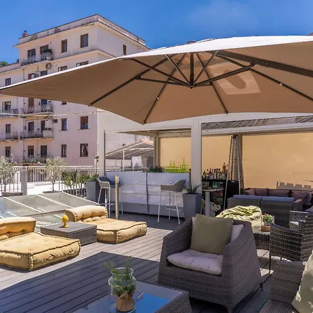 Hotel Sorrento City מלון 3*