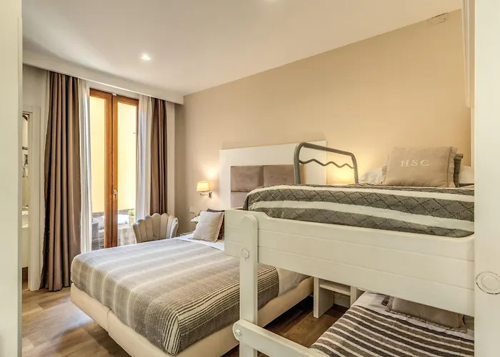 Отель Hotel Sorrento City