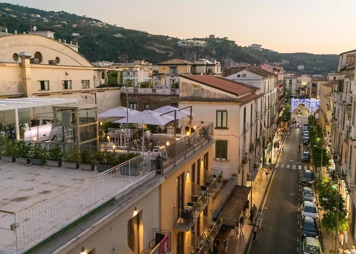 Hotel Sorrento City Готель