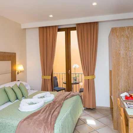 Hotell Hotel Sorrento City 3*